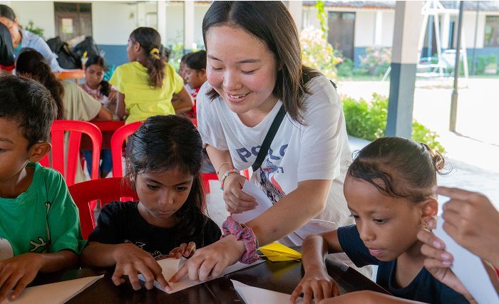 多様な出会いで視野が広がるイメージ